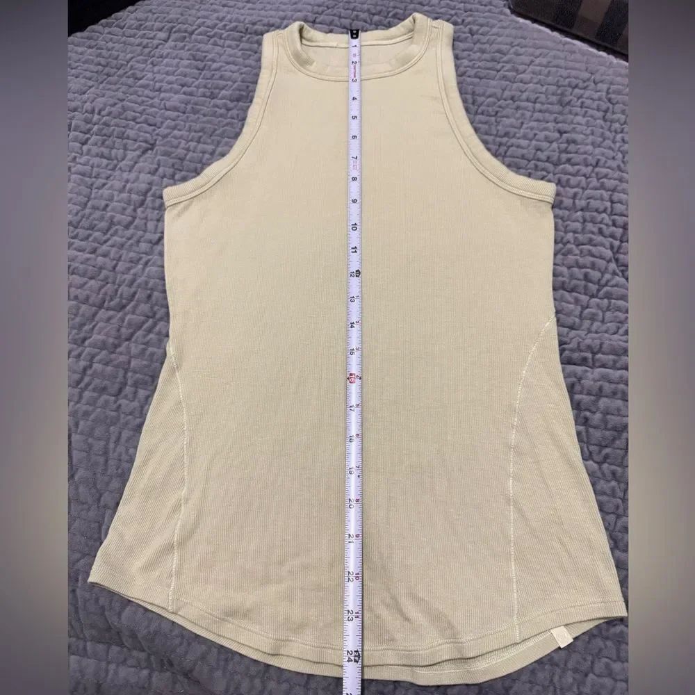 Lululemon Pistachio Green Ribbed Sleeveless Tank Top Stretchy Size M